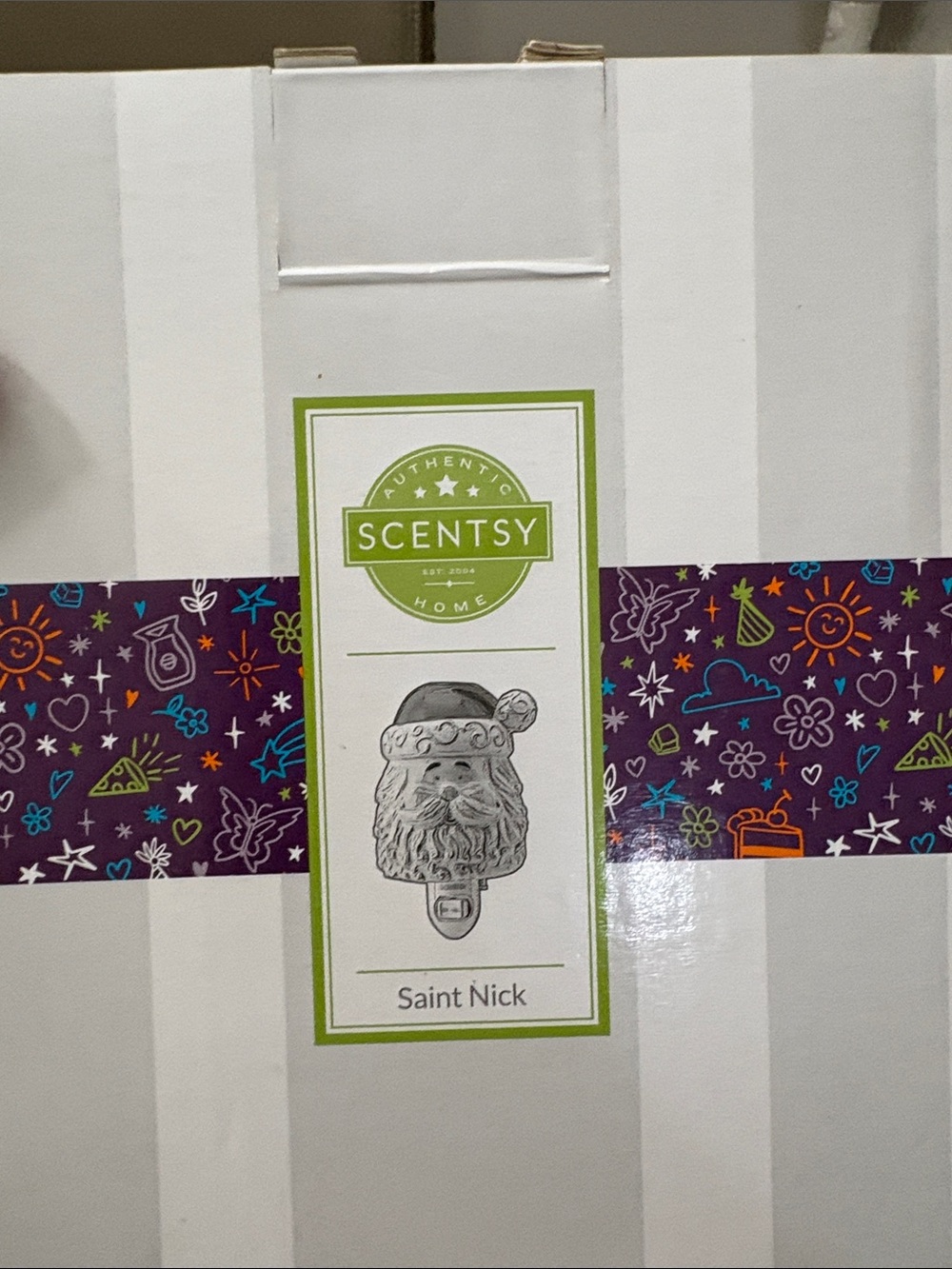 Scentsy Saint Nick Plug-In Warmer — White & Green